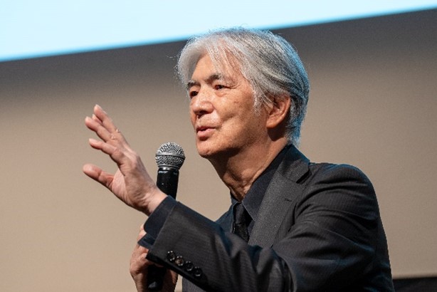 写真展についての想いを語る鈴木弘之氏